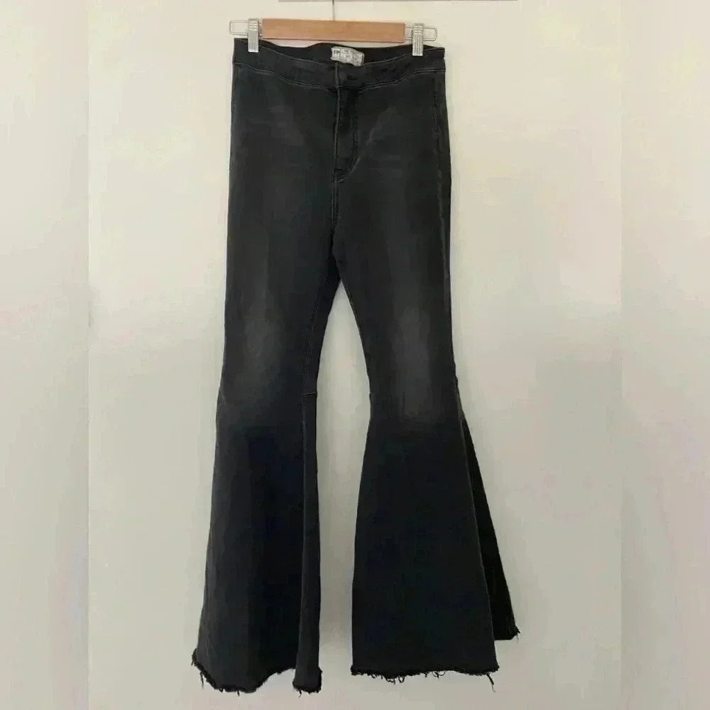 Free People  Groovy 70s Style Low Rise Super Flare Bell Bottoms Raw Hem size‎ 28
